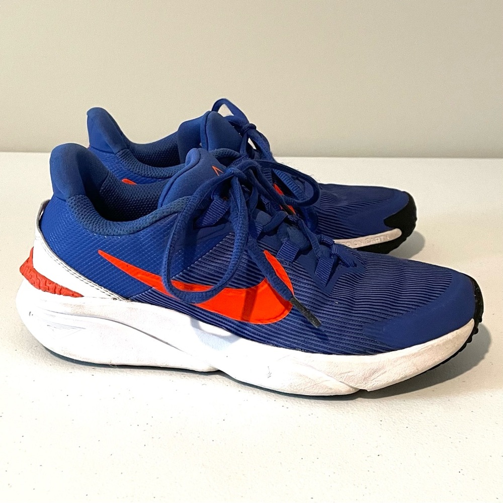 Nike Boys Size 4.5Y Big Kid Star Runner 4 Running Shoes Sneakers Blue Orange